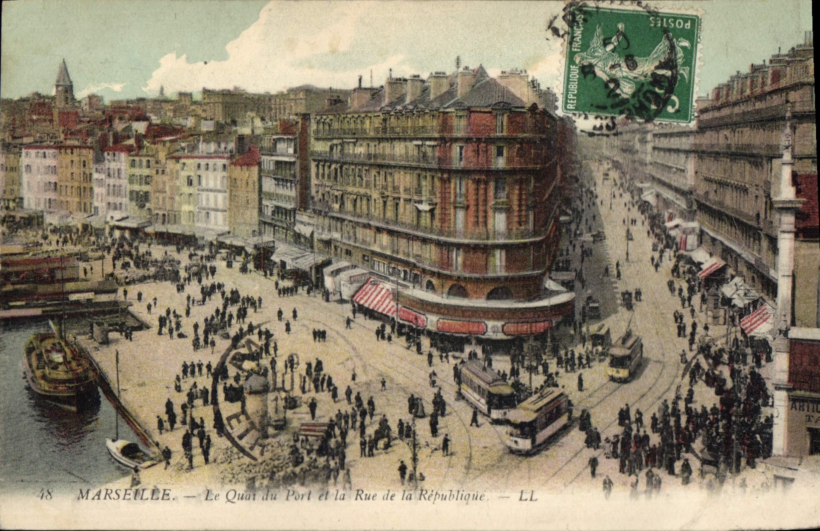 CPA Marseille le Quai du Port et la Rue de la Republique Tramway  