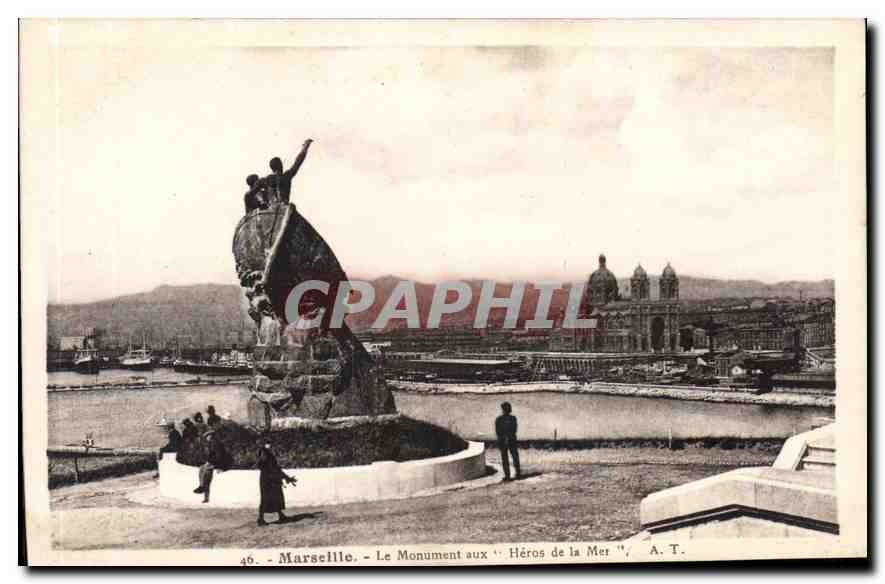 CPA Marseille le Monument aux Heros de la mer 