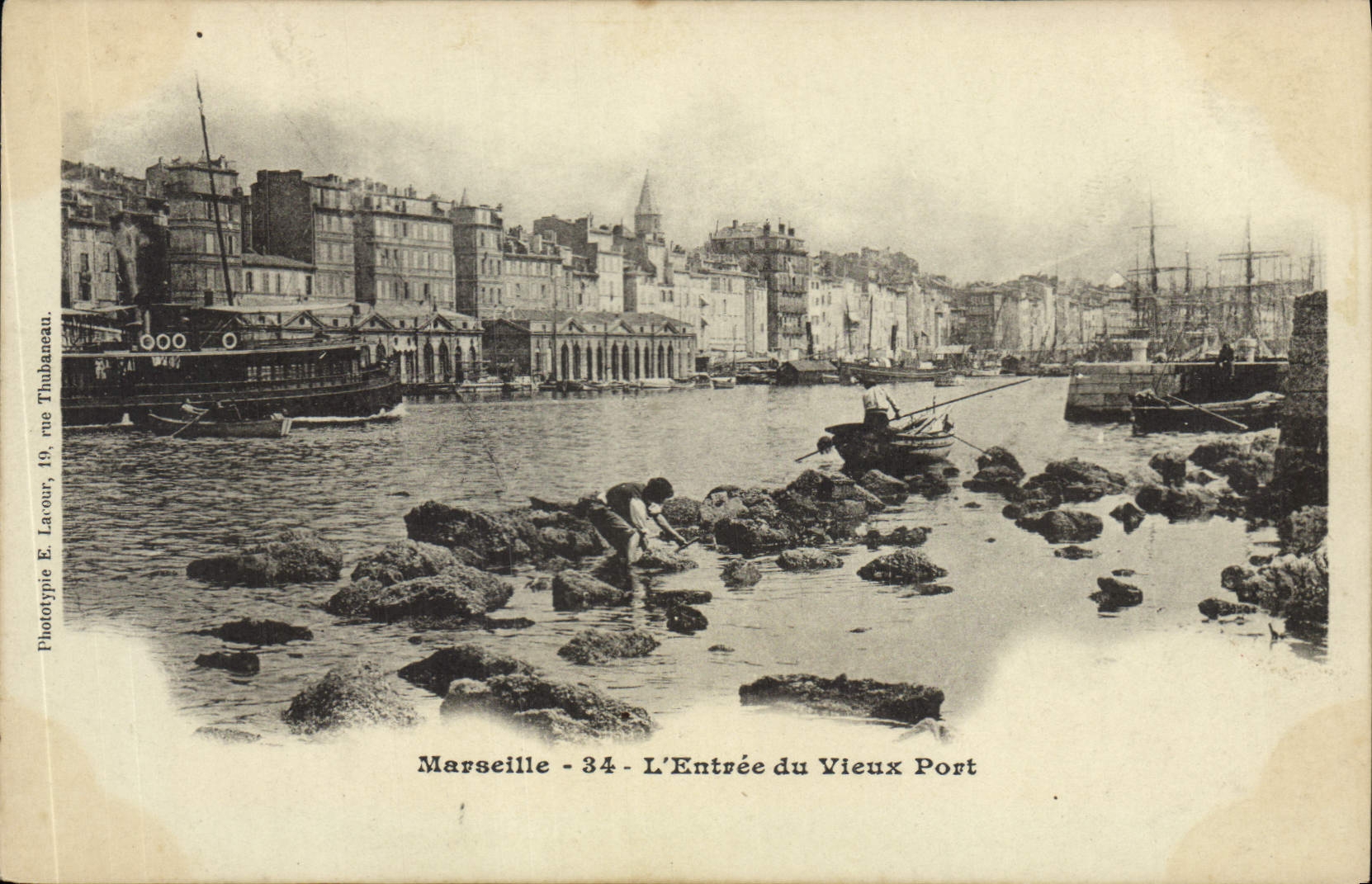 Marseille - 34 - L'Entrée du Vieux Port — Phototypie E. Lavour, 19, rue Thubanéan