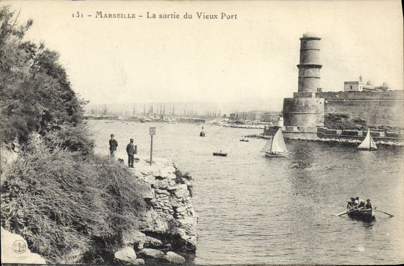 CPA Marseille la sortie du Vieux Port 