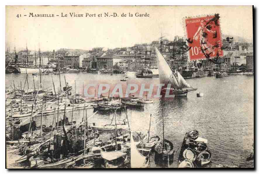 CPA Marseille le Vieux Port et N D de la Garde Bateaux