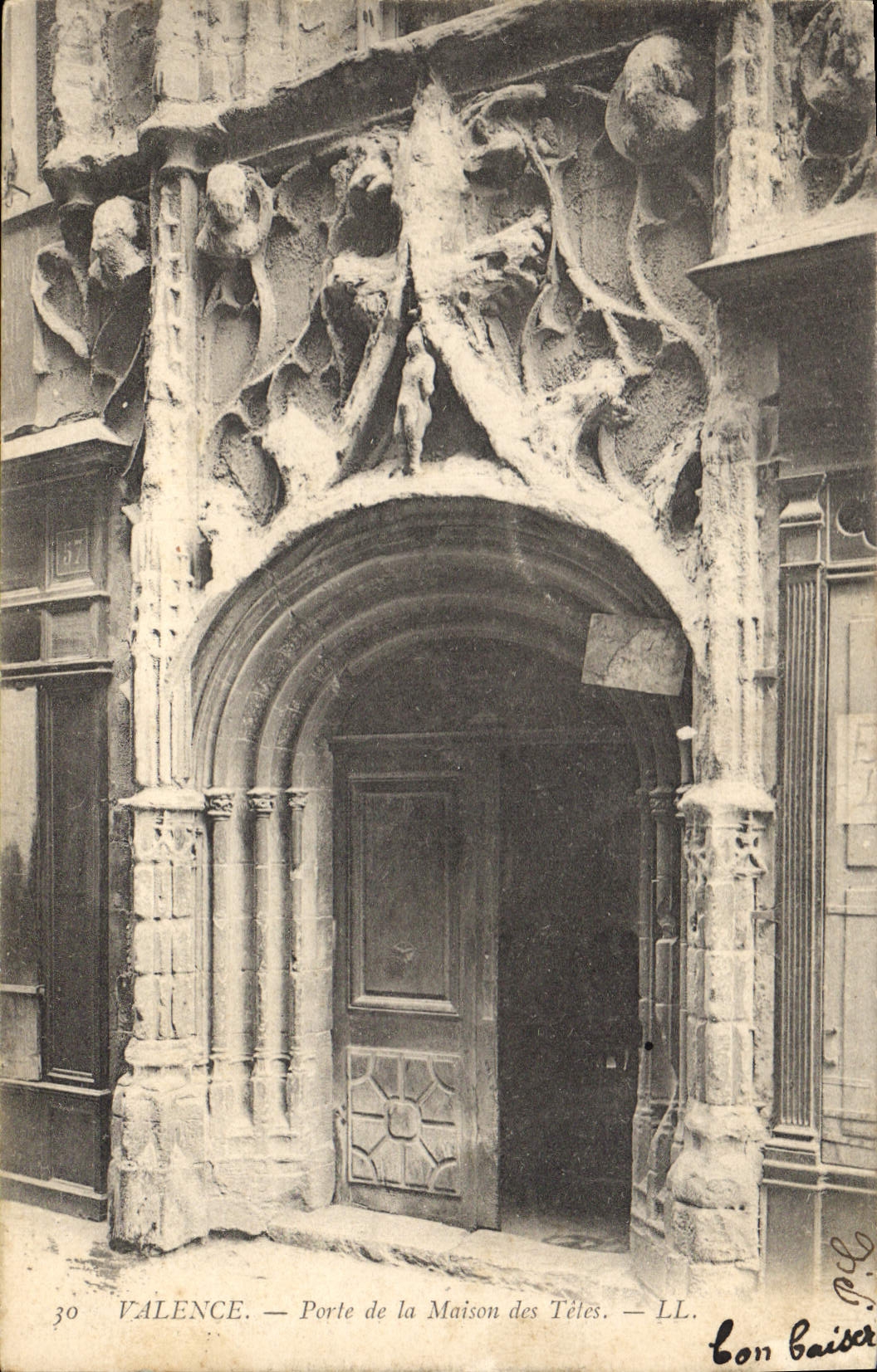 CPA Valence porte de la maison des Tetes 
