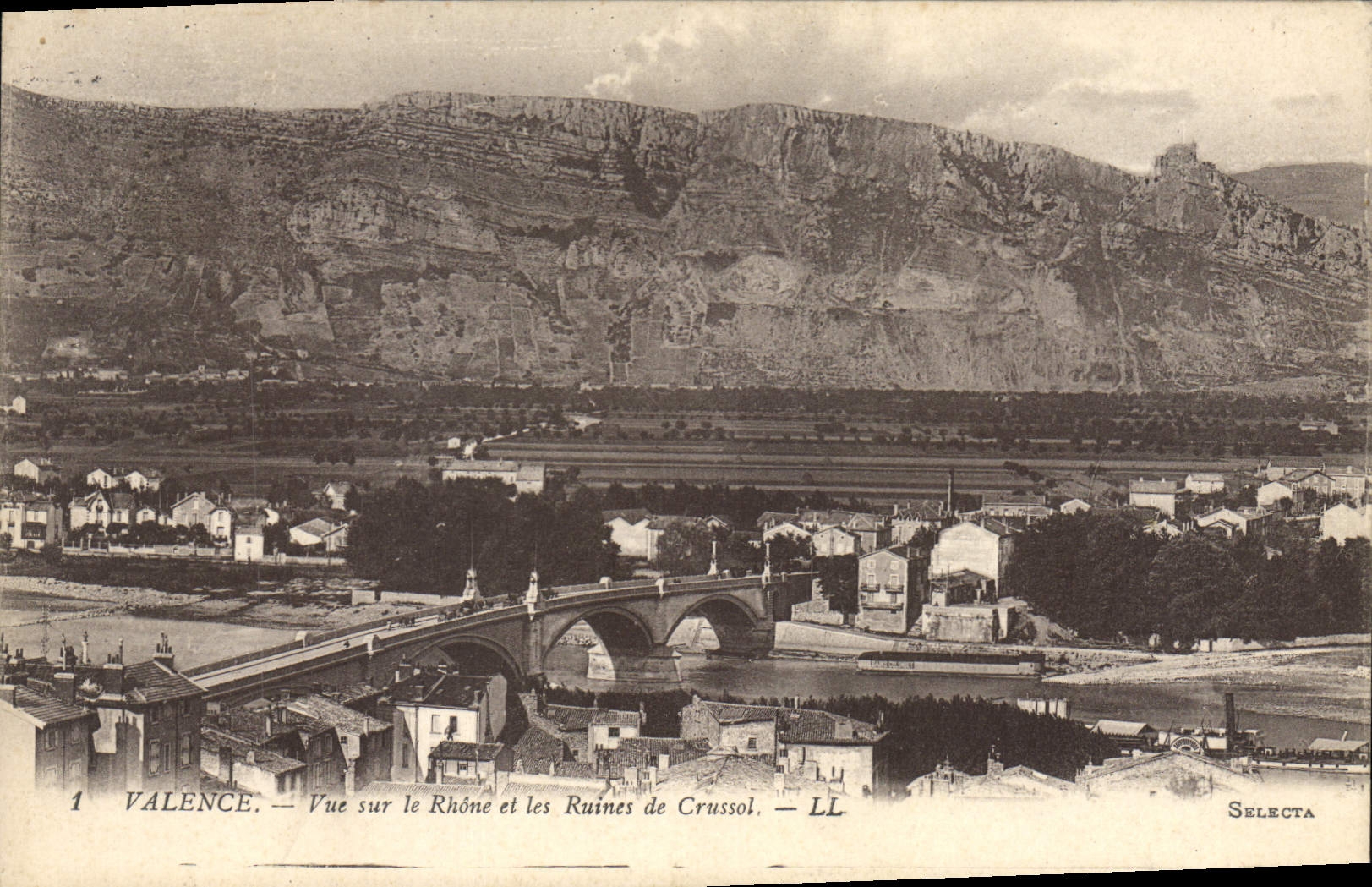 CPA Valence vue sur Rhone et les Ruines de Crussol 