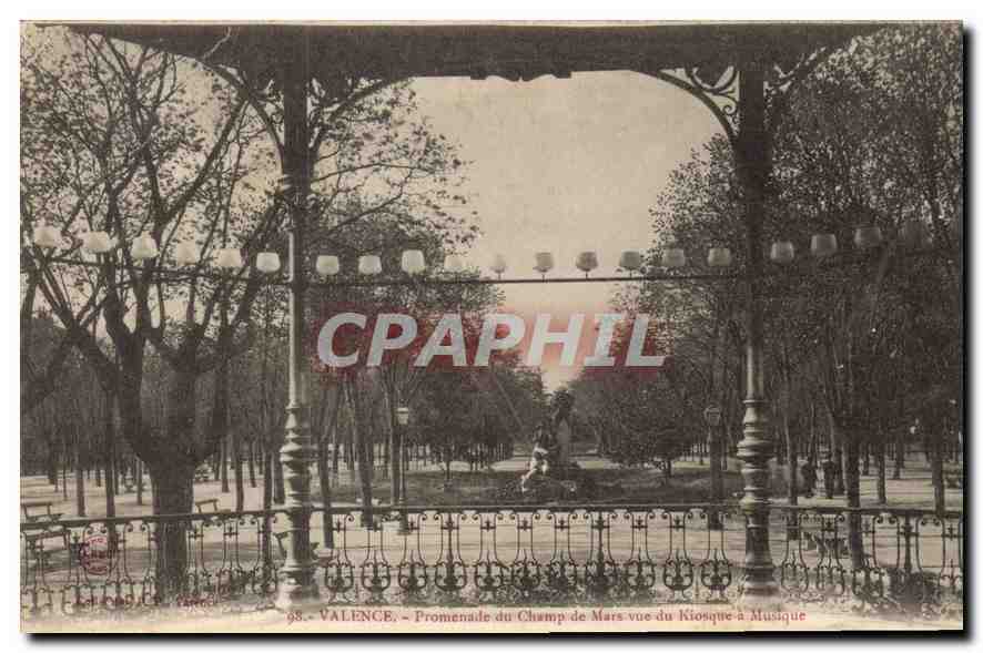 CPA Valence Promenade du Champ de Mars vue du Kiosque a Musique 