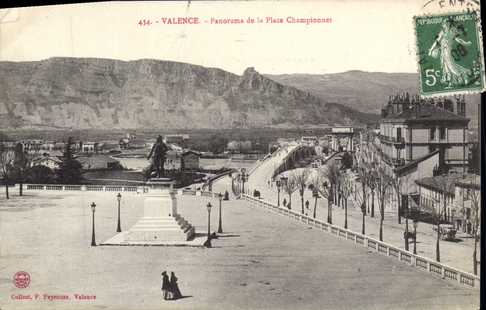 CPA Valence Panorama de la place Championnet 
