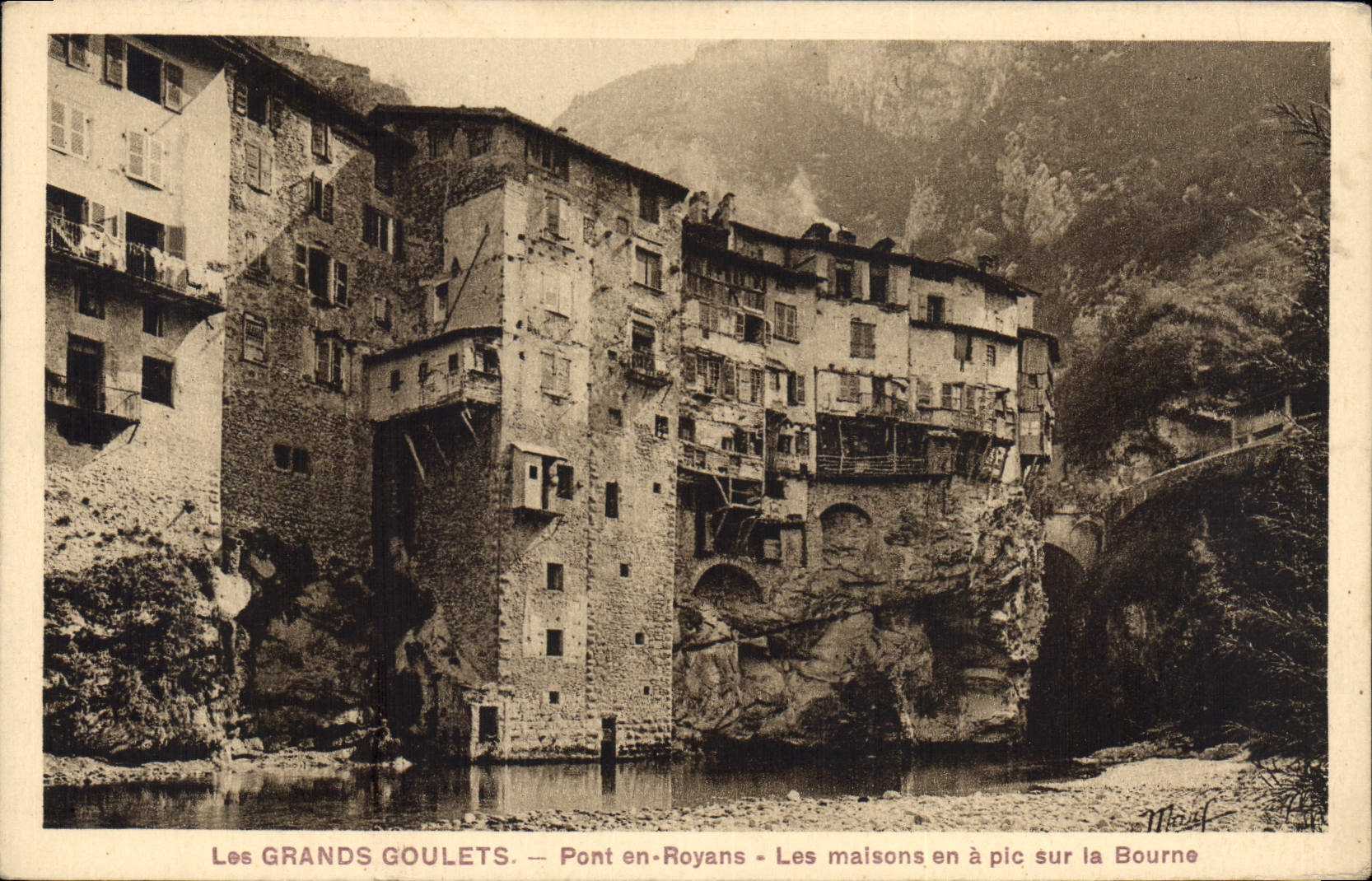 Les GRANDS GOULETS — Pont en-Royans — Les maisons en à pic sur la Bourne
