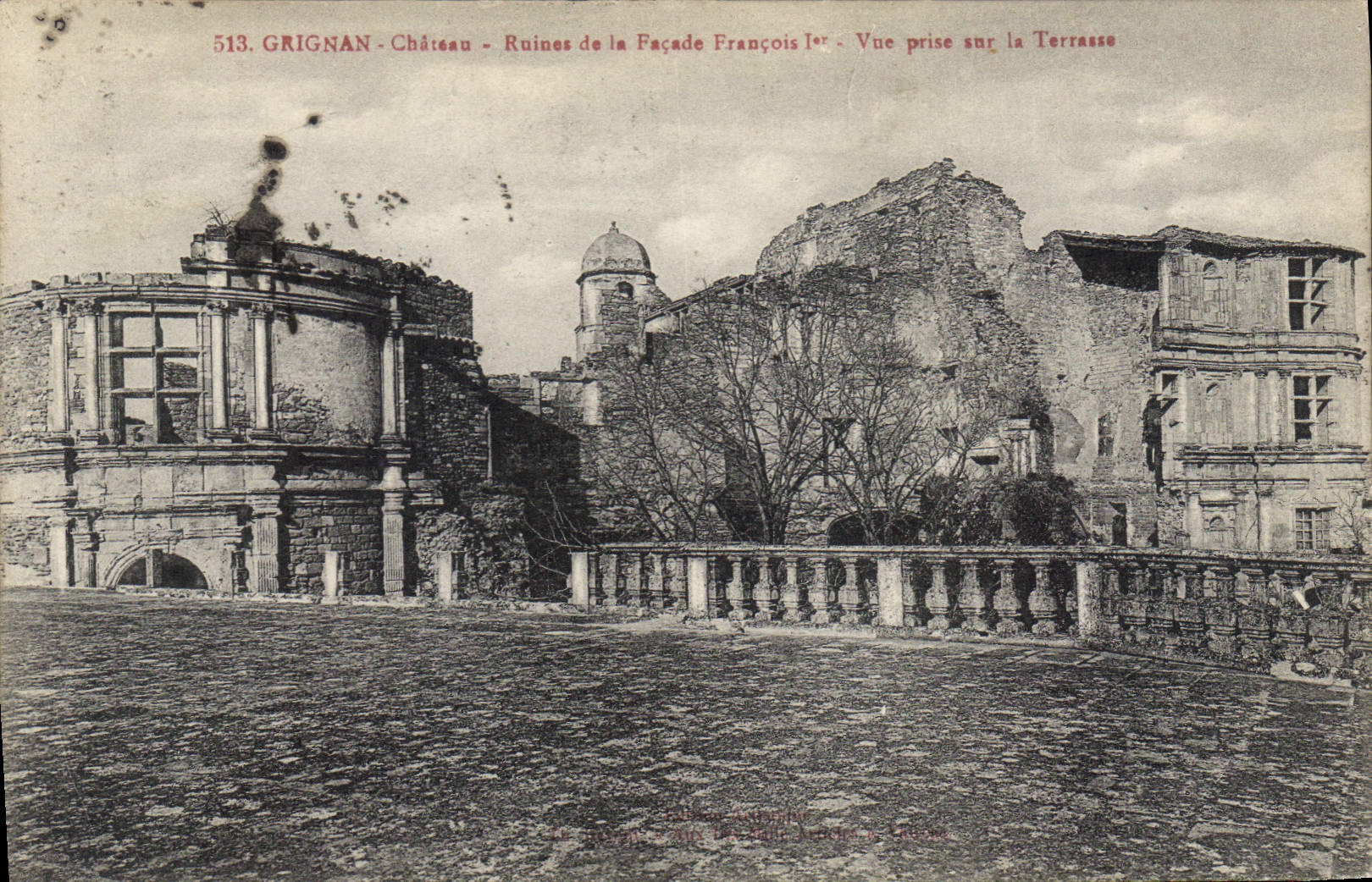 Grignan - Schloss - Ruinen der Fassade von François I - Ansicht vom Terrassenbereich