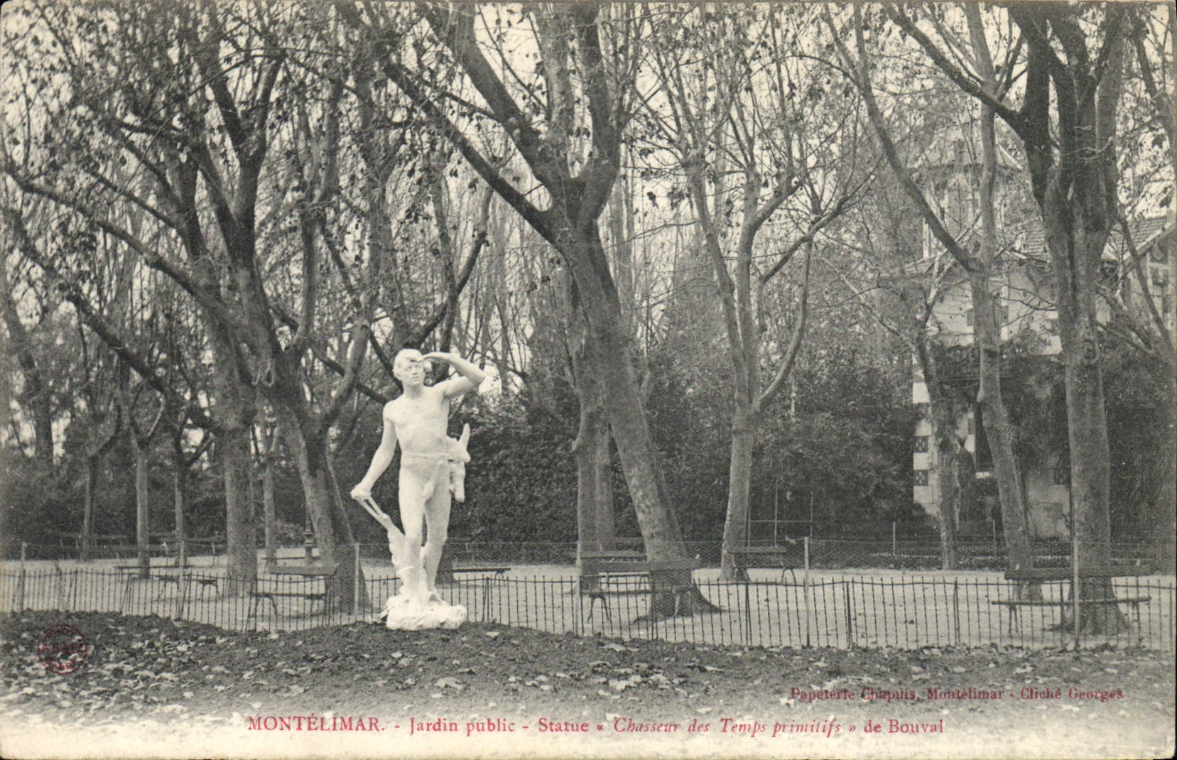 Montélimar - Jardin public - Statue « Chasseur des Temps primitifs » de Bouval