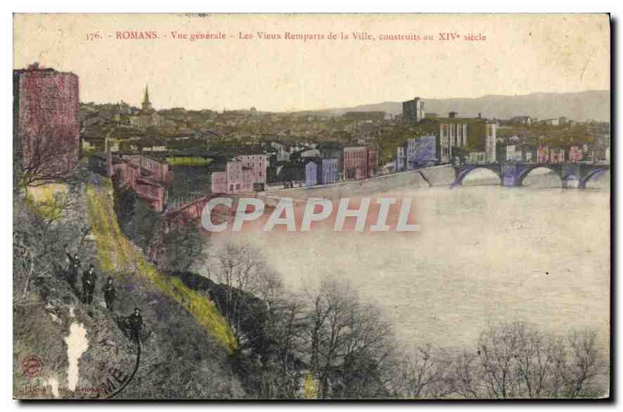 CPA Romans vue generale les Vieux Remparts de la ville construits au XIV siecl 