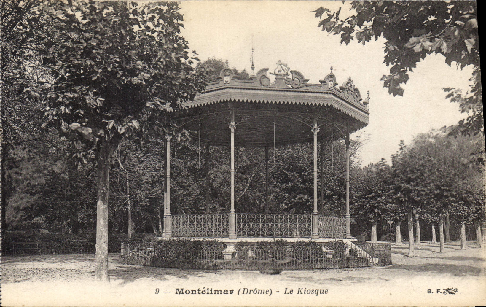 Montélimar (Drôme) — Le Kiosque — B. F.