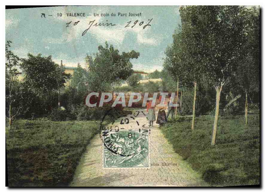 CPA Valence un coin du parc jouvet