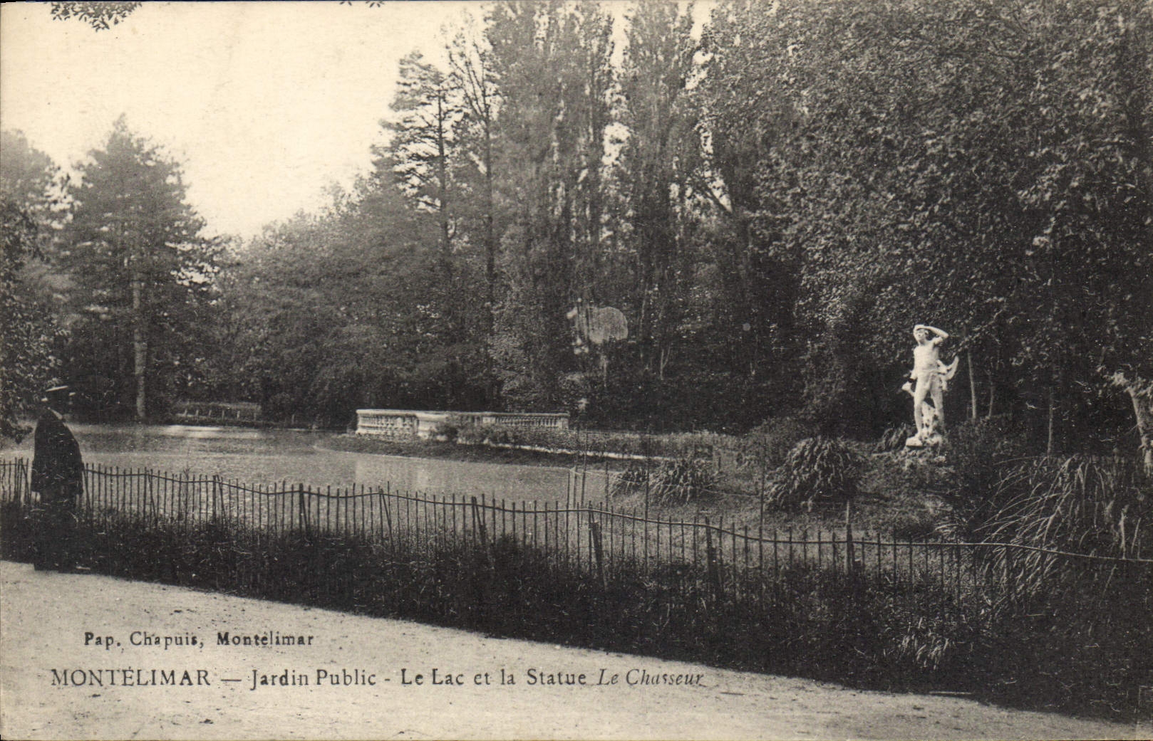 Montélimar — Jardin Public — Le Lac et la Statue Le Chasseur — Pap. Chapuis