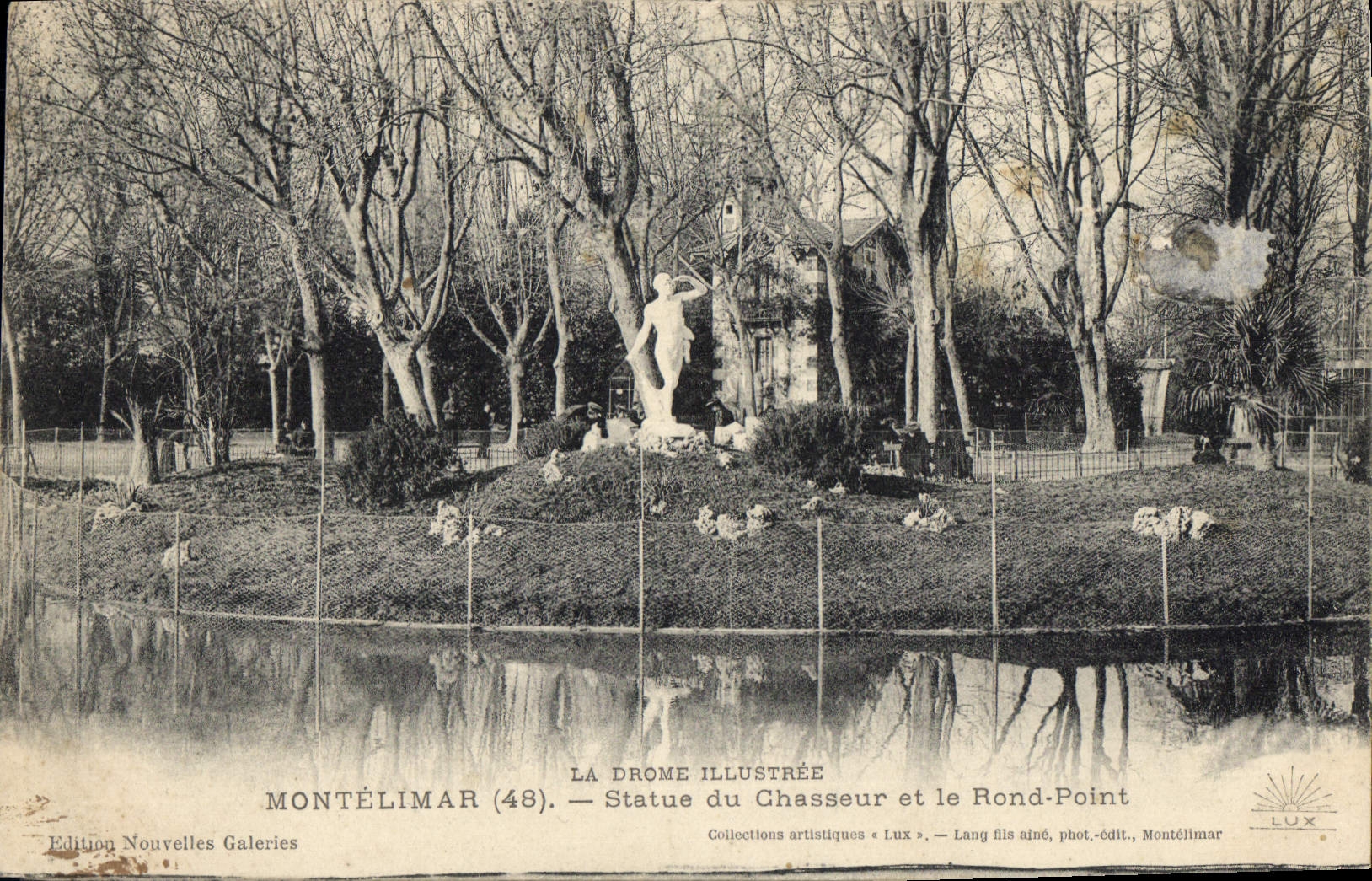 Montélimar (48) — Statue des Jägers und der Rundum-Platz — Lang fils aîné, Foto-Verlag, Montélimar