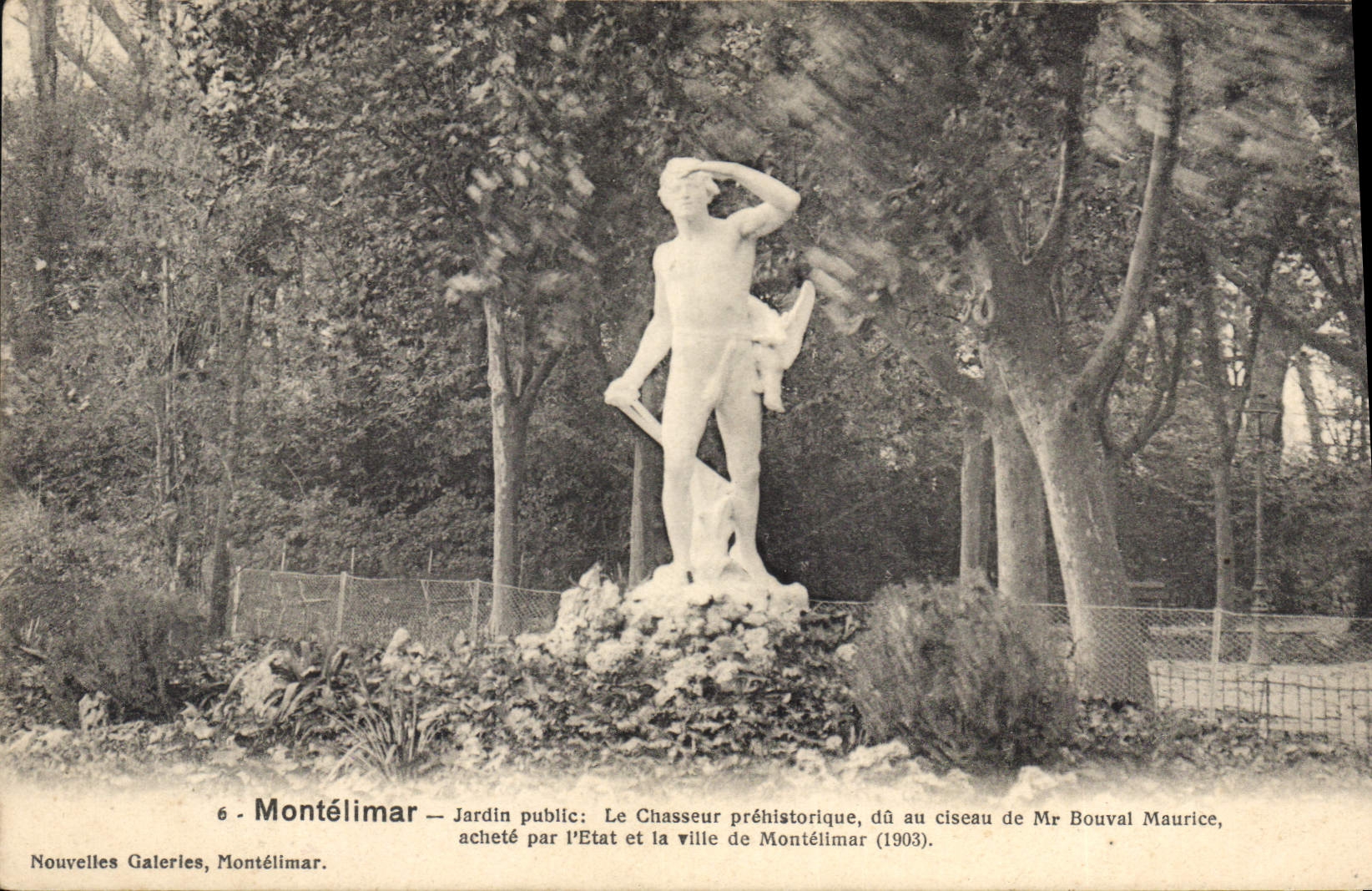 Montélimar — Jardin public : Le Chasseur préhistorique, dû au ciseau de Mr Bouval Maurice, acheté par l'État et la ville de Montélimar (1903).