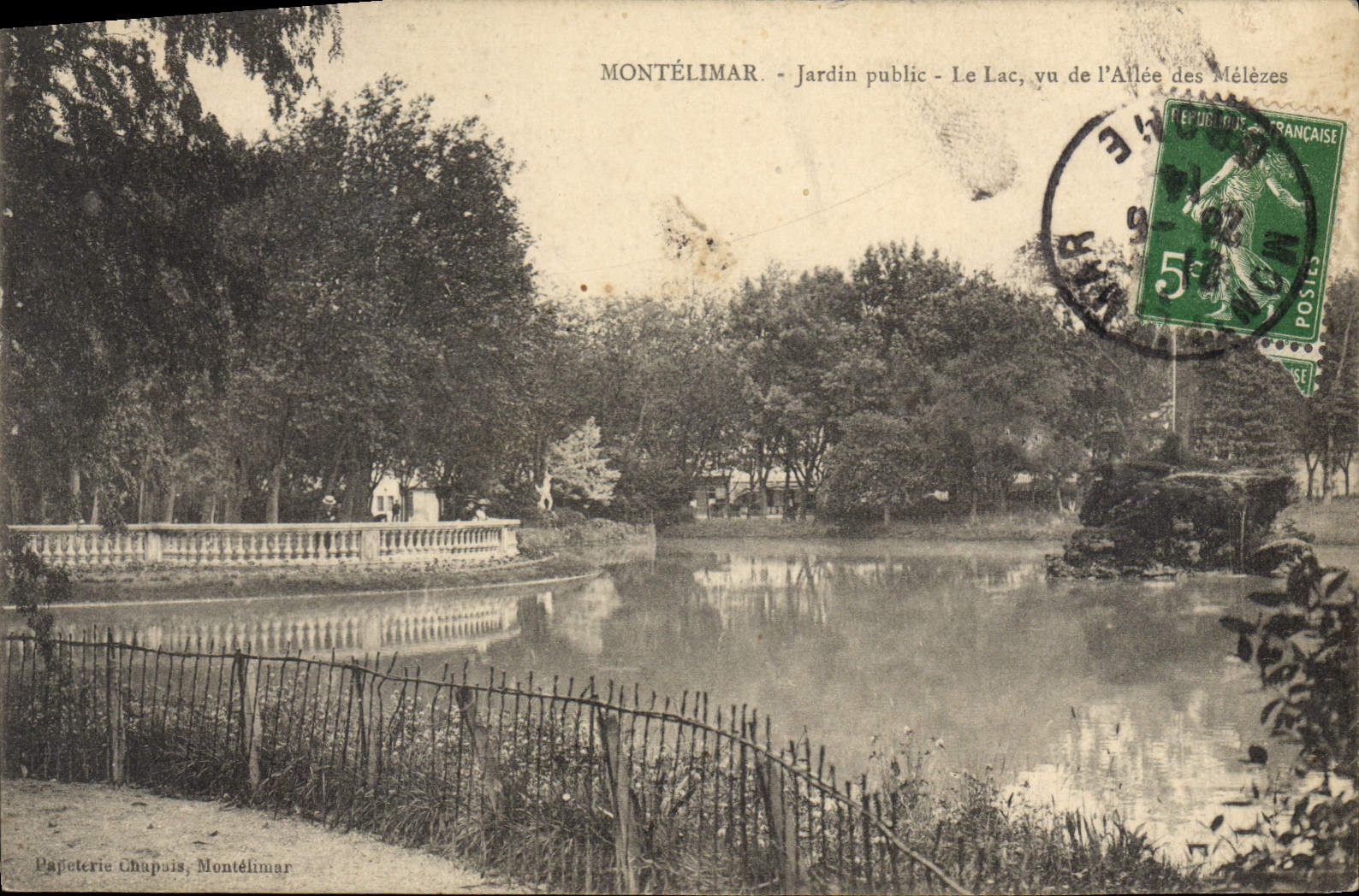 Montélimar - Jardin public - Le Lac, vu de l'Allée des Mélèzes — Papeterie Chapais, Montélimar