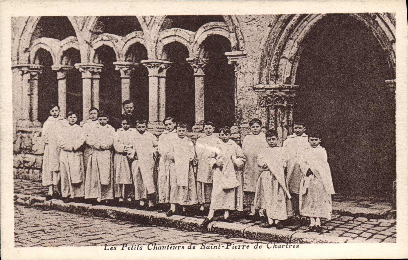 Les Petits Chanteurs de Saint-Pierre de Chartres — éditeur O. Géron, 70, rue Vanneau, Paris (7e)