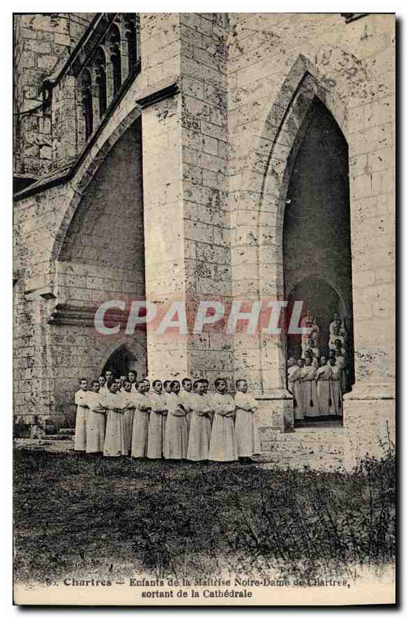 CPA Chartres Enfants de la Maitrise Notre Dame de Chartres sortant de la Cathedrale