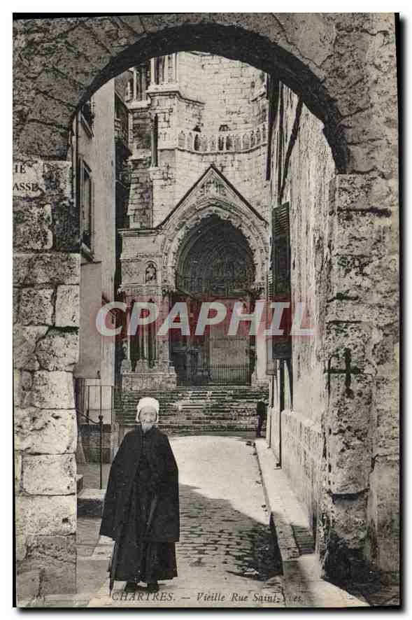 CPA Chartres Vieille Rue Saint Yves Femme Folklore