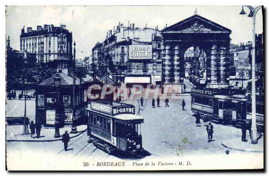 CPA Bordeaux Place de la Victoire Tramways