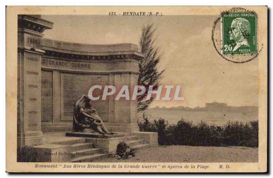 CPA Hendaye Monument Aux Heros Hendayais de la Grande Guerre et apercu de la Plage