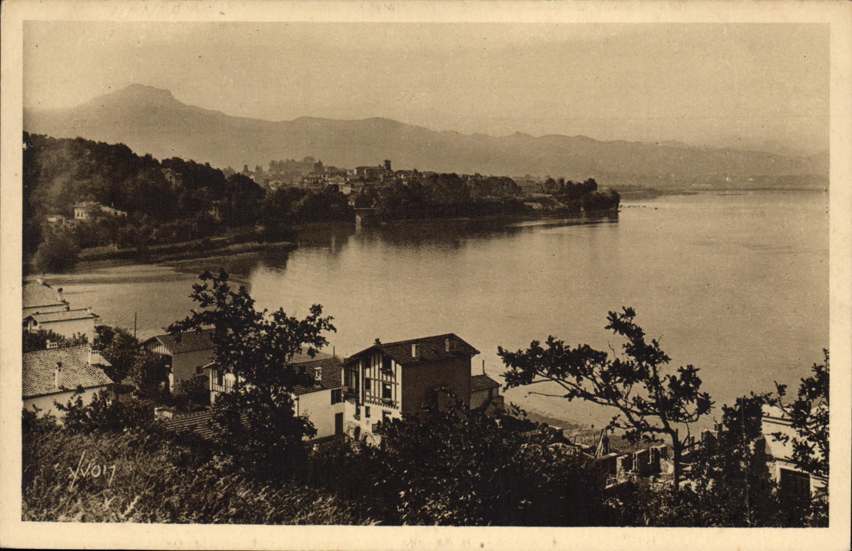 Hendaye (Basses Pyrénées) — La Bidassoa et la Vieille Ville — Éditions d'Art Matel, Paris