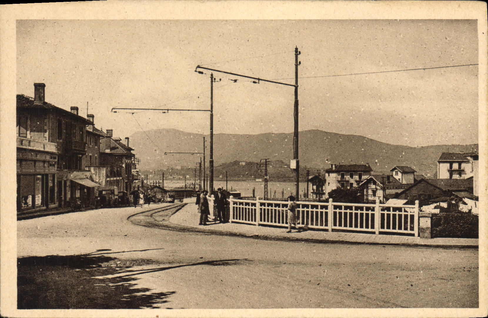 Hendade (B.P.) — Avenue de la Gare — J.-B. Courtou - Souvenirs