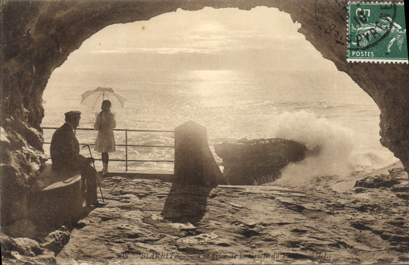 CPA Biarritz Vue prise de la Grotte