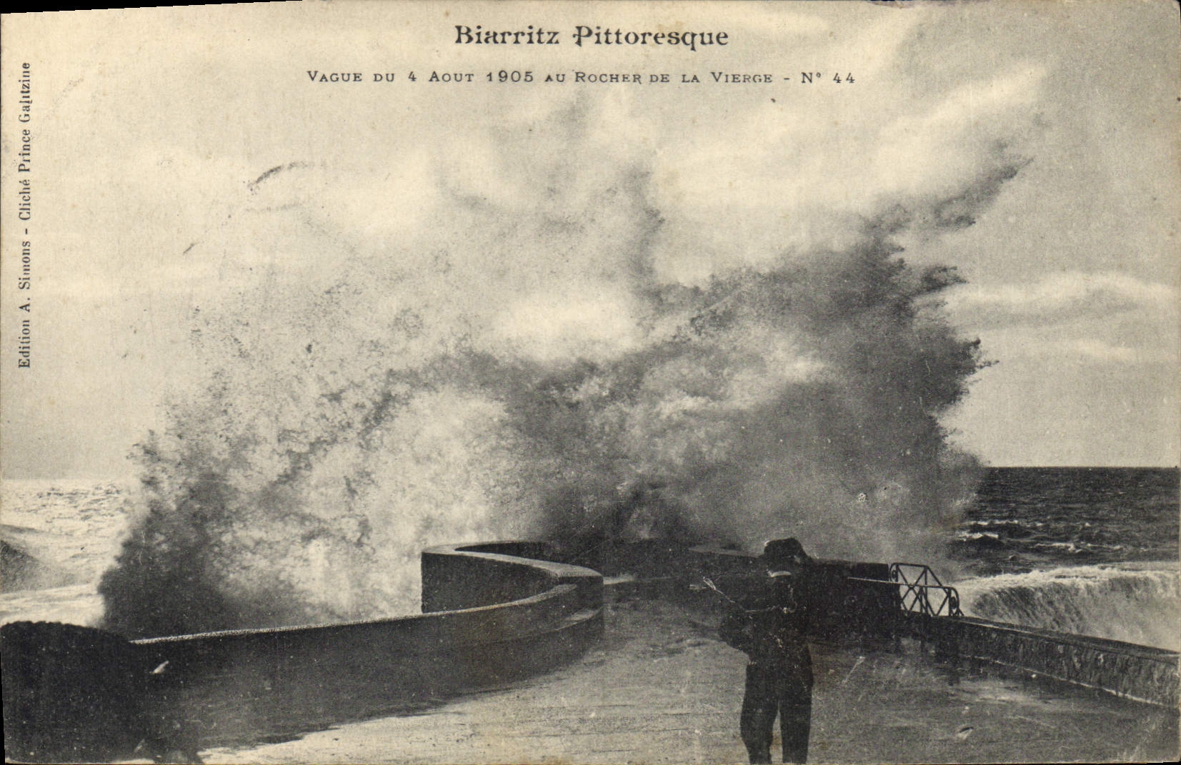 CPA Biarritz Pittoresque Vague du 4 Aout 1905 au Rocher de la Vierge
