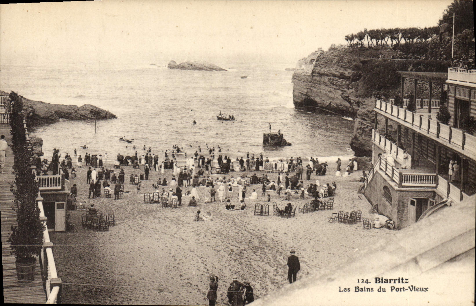 Les Bains du Port-Vieux — Blarritz — éditeur L. Jugan, Blarritz, n° 124