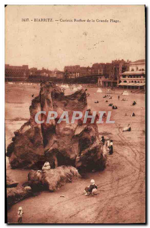 CPA Biarritz Curieux de la Grande Plage