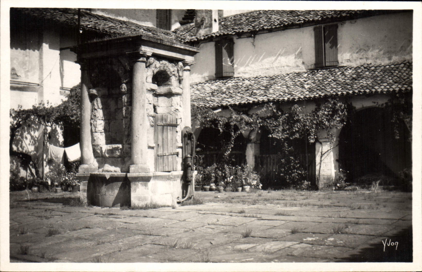 CPM Saint Jean de Luz Cote Basque Puits du XVIe Siecle Ancien couvent des Recolts