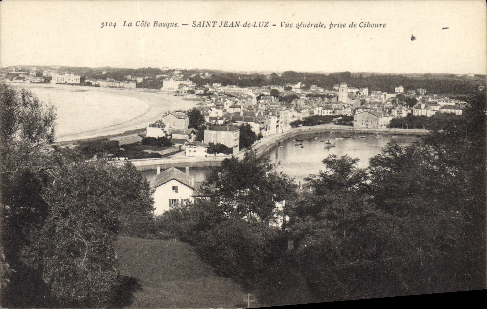 CPA Saint Jean de Luz La Cote Basque Vue generale prise de Ciboure