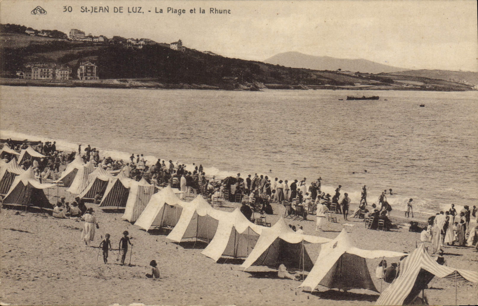 CPA Saint Jean de Luz La Plage et la Rhune
