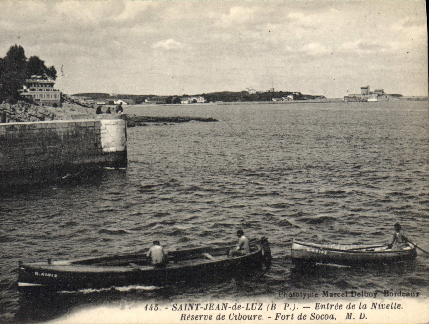 CPA Saint Jean de Luz Entree de la Nivelle Reserve de Ciboure Fort de Socoa Bateaux