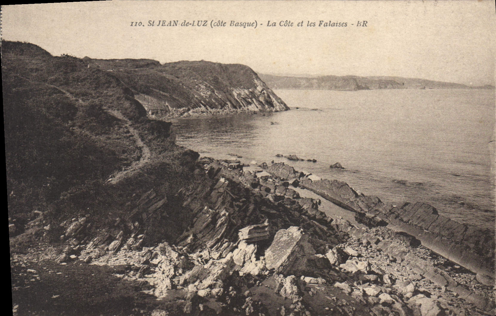 CPA Saint Jean de Luz (Cote Basque) La Cote et les Falaises