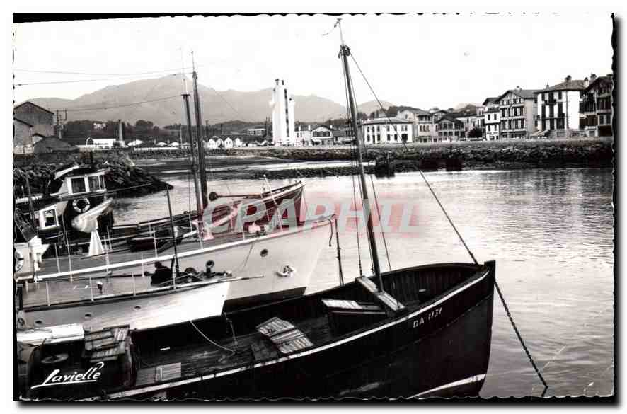 Saint-Jean-de-Luz — Vue du port avec le phare de Ciboure et la Rhune — P. 931 — L. Darielle