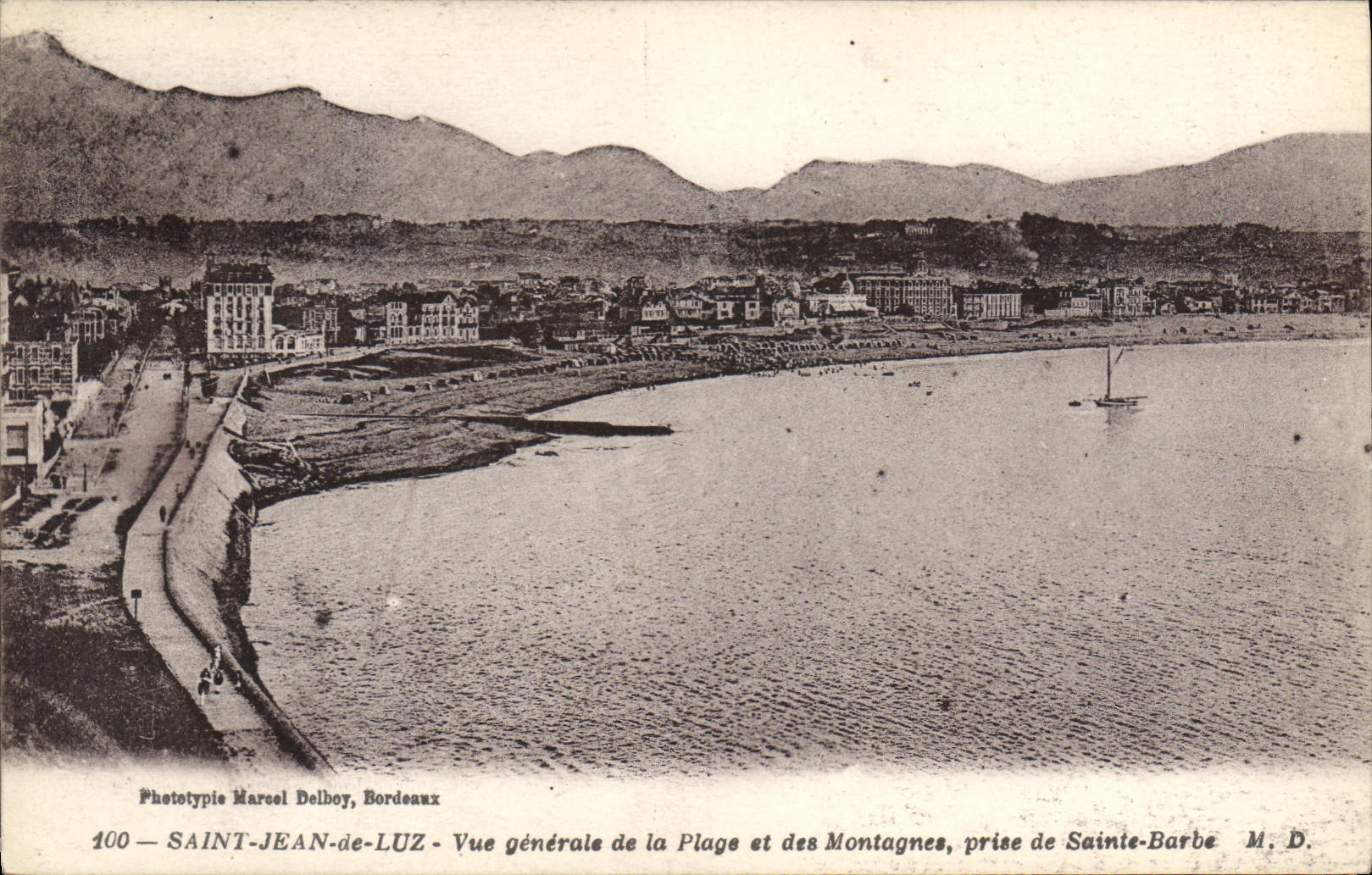 CPA Saint Jean de Luz Vue generale de la Plage et des Montagne prise de Sainte Barbe