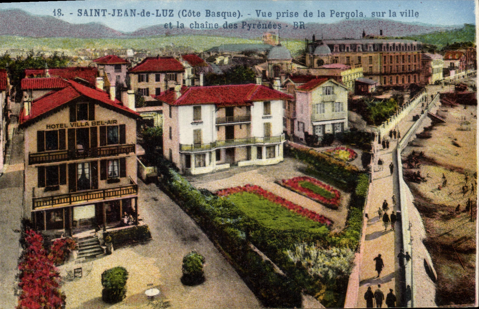 CPA Saint Jean de Luz ( Cote Basque) Vue prise de la Pergola sur la ville et la chaine des Pyrenees