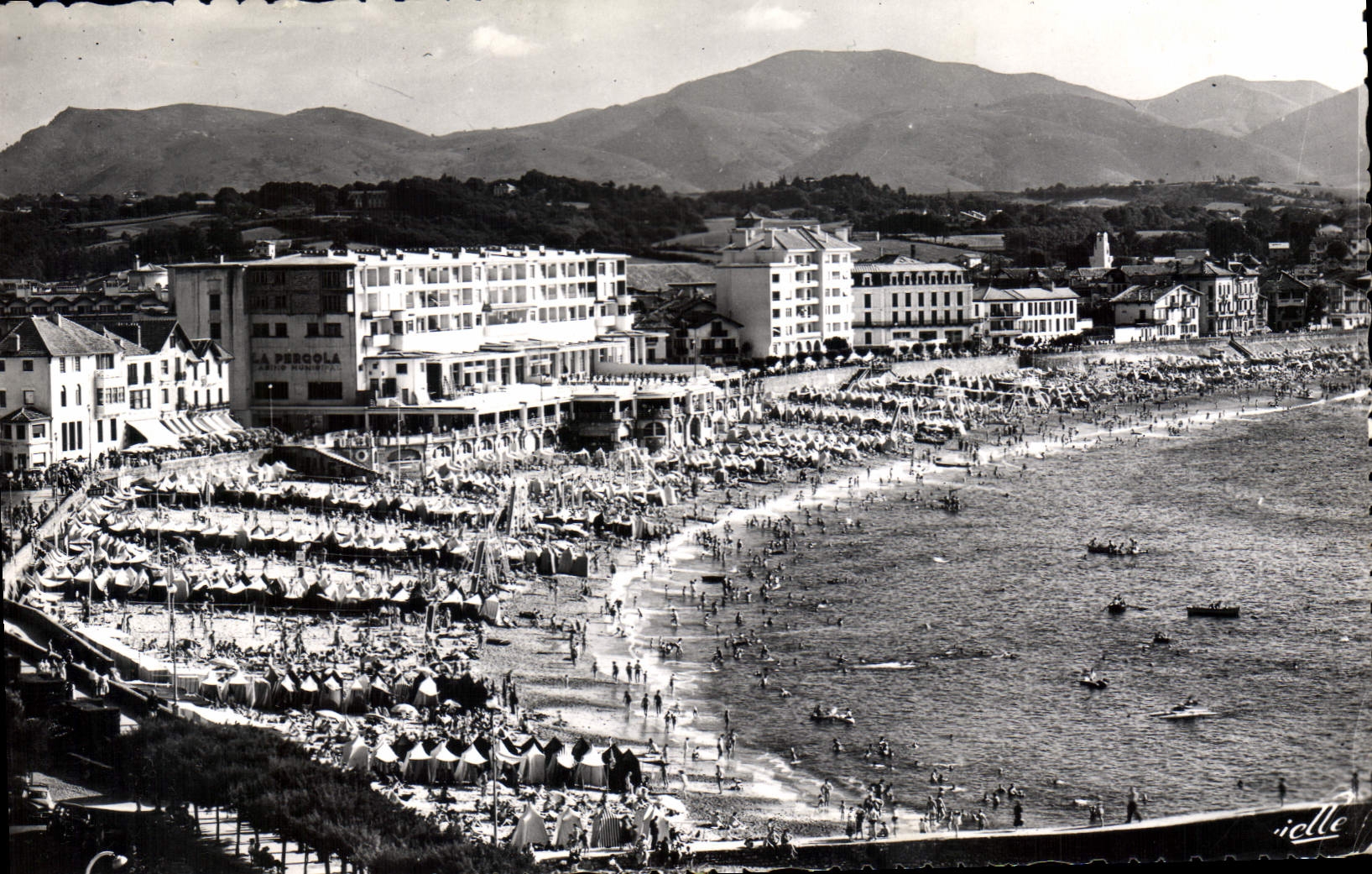 Saint-Jean-de-Luz — La plage et le Casino — P. 966 — Éditeur L. Lanillet, Passage Michelet