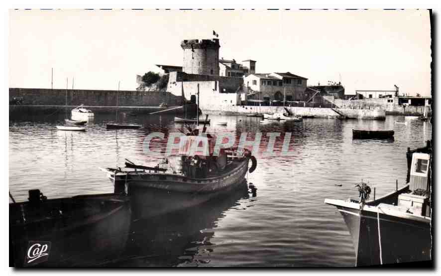 CPM Saint Jean de Luz Le Port de Socoa Bateaux