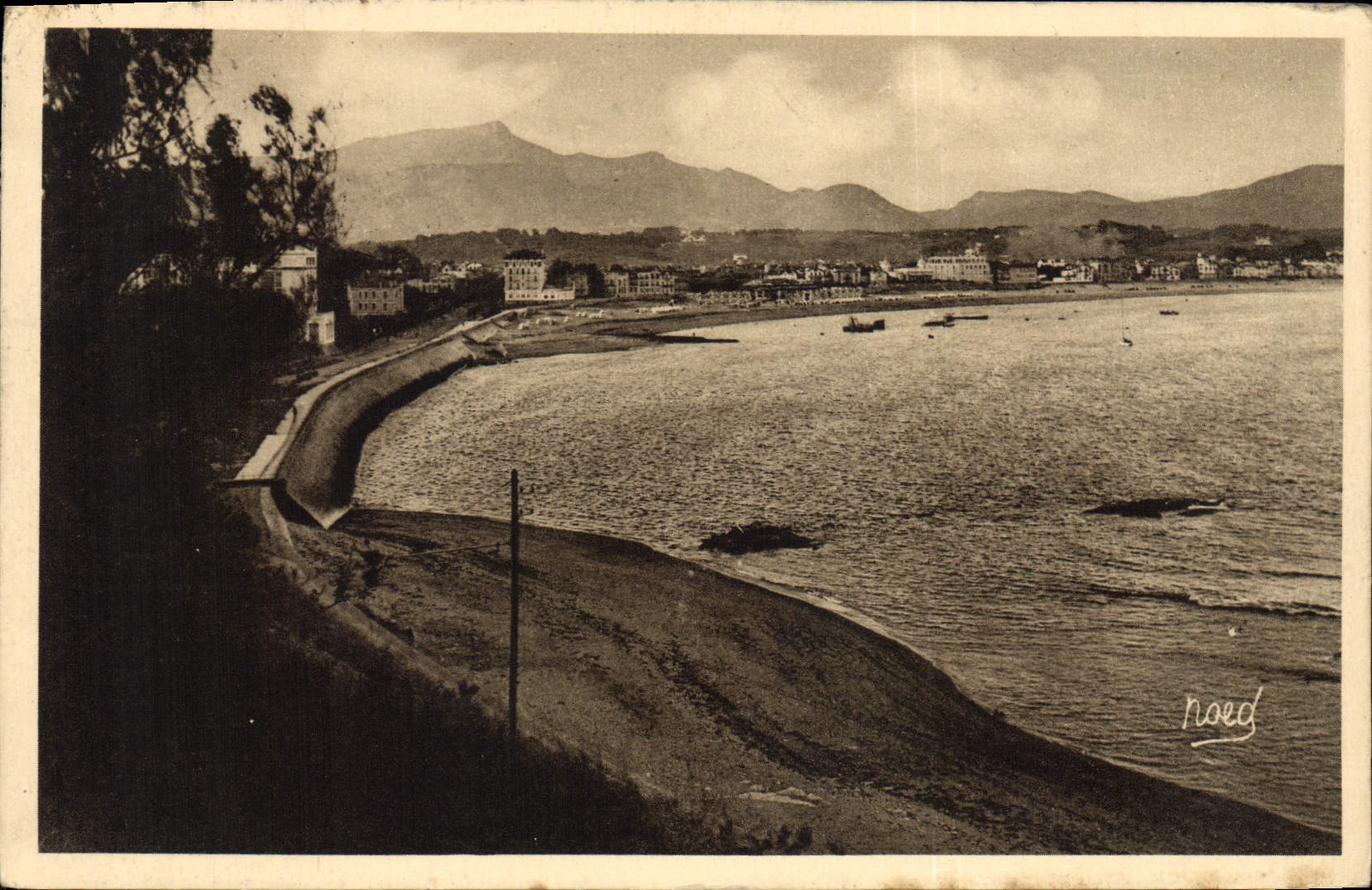 CPA Saint Jean de Luz (B P) La Chaine des Montagnes la Plage vues de Sainte Barbe