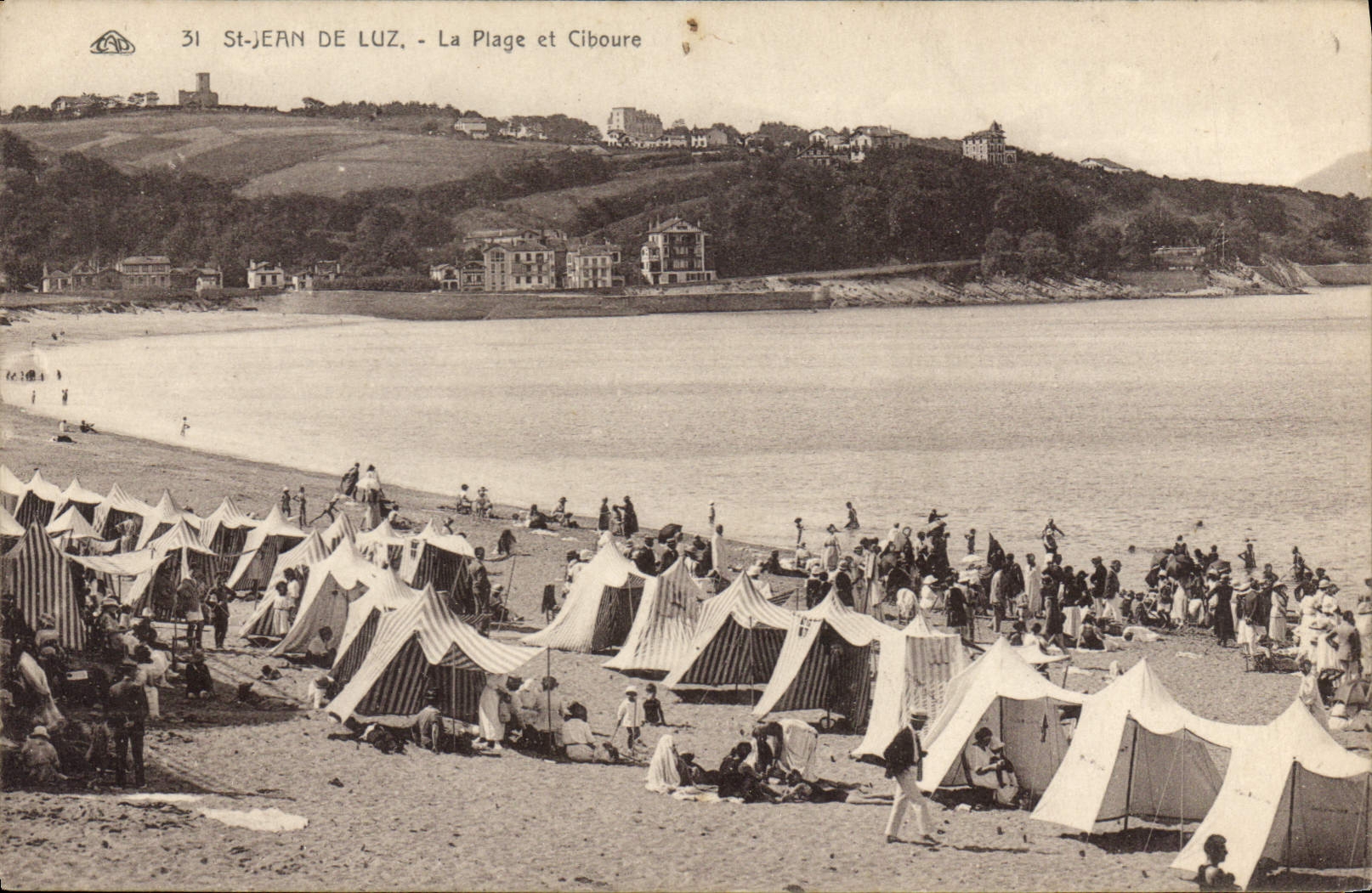 CPA Saint Jean de Luz La Plage et Ciboure