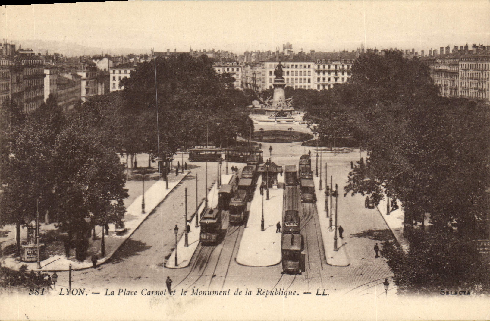 LYON — Place Carnot und das Denkmal der Republik — Selecta