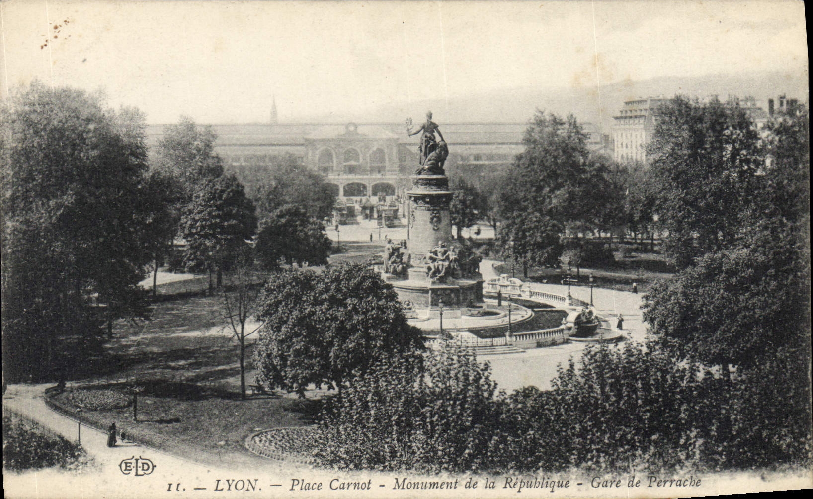 LYON — Place Carnot — Monument de la République — Gare de Perrache