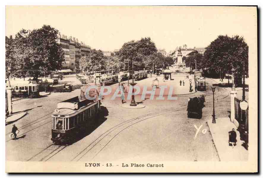 LYON - La Place Carnot — vue avec tramways et monument — Ed. J. Cellard, Lyon
