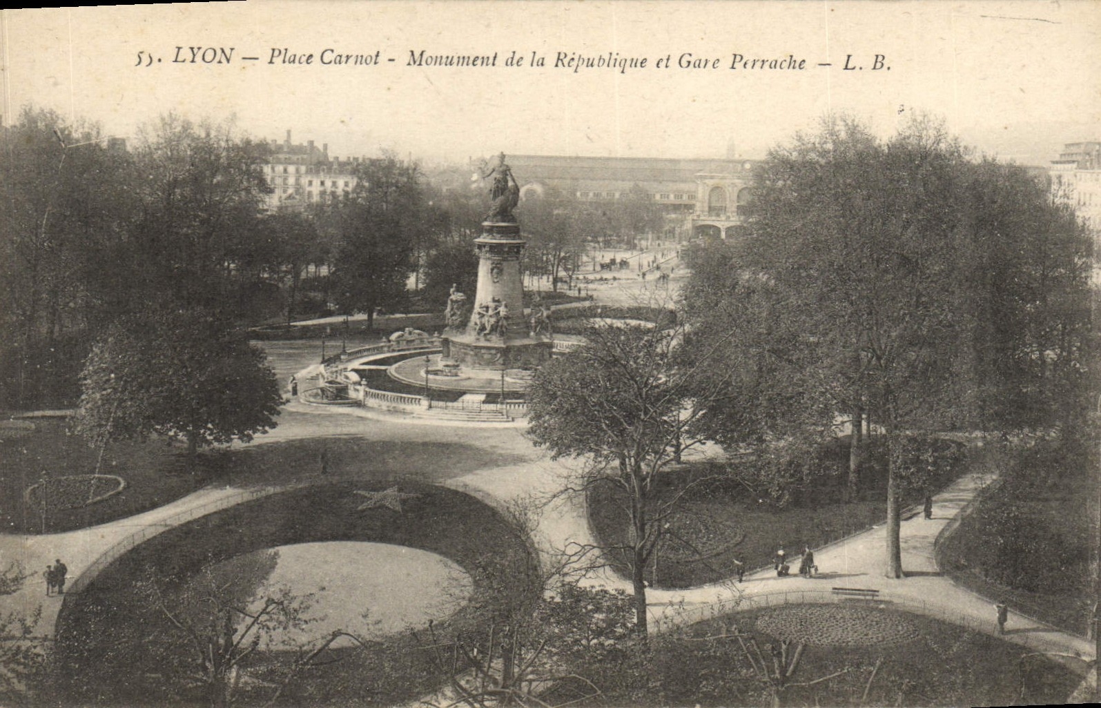 LYON — Place Carnot — Monument de la République et Gare Perrache — L. B.