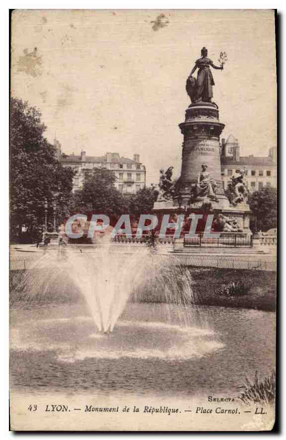 CPA Lyon Monument de la Republique Place Carnot