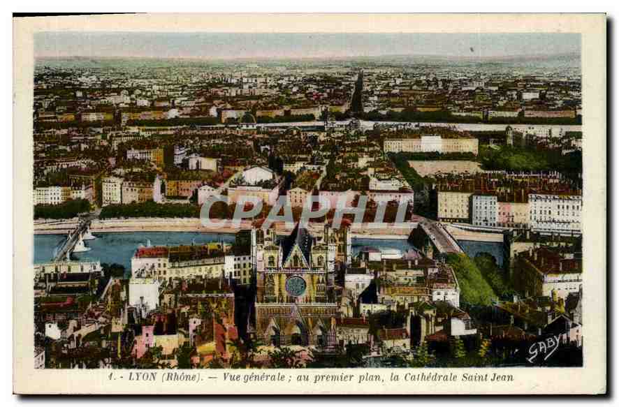LYON (Rhône) — Vue générale ; au premier plan, la Cathédrale Saint Jean — Gaby, n°4