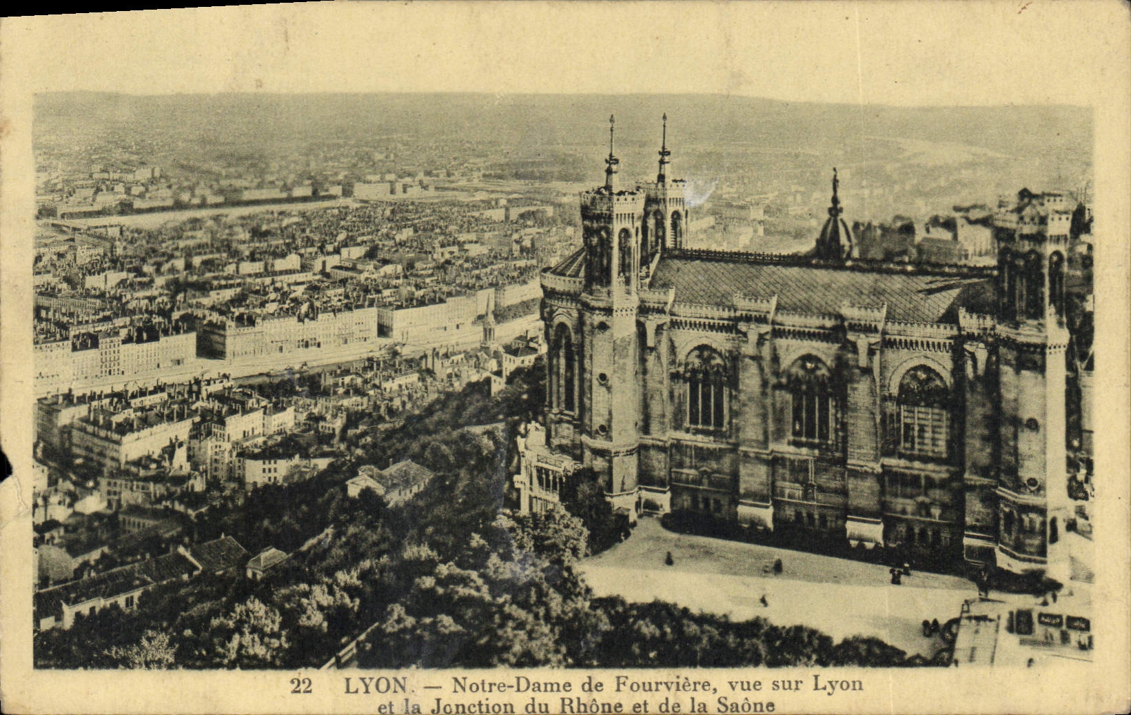 LYON — Notre-Dame de Fourvière, vue sur Lyon et la Jonction du Rhône et de la Saône — n° 22