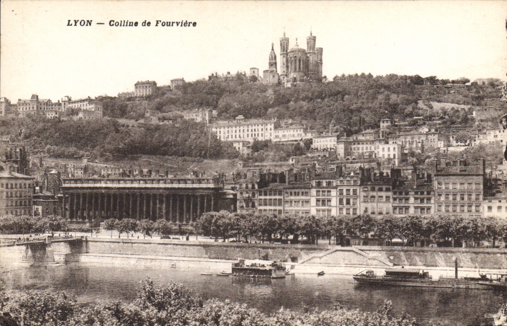 LYON — Colline de Fourvière — vue panoramique avec la cathédrale